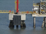 SX03128 Workers on oil rigs in Milford Haven.jpg